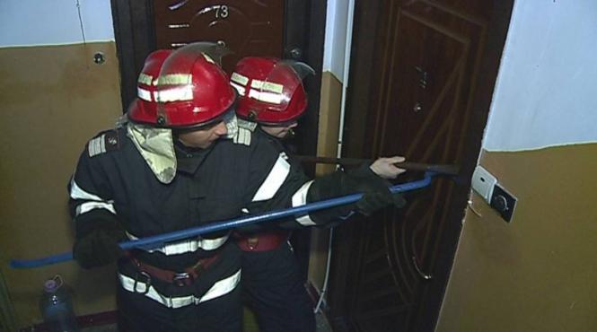 uluitor ce au gasit pompierii chema i sa deblocheze o u a in navodari