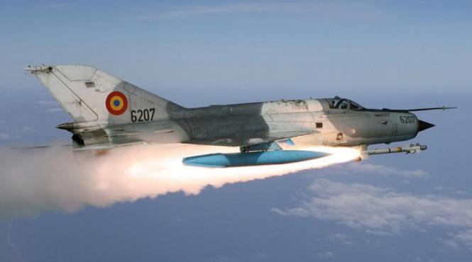 un mig 21 lancer pierde in zbor rezervoarele de combustibil ce s a intamplat dupa cu aeronava militara