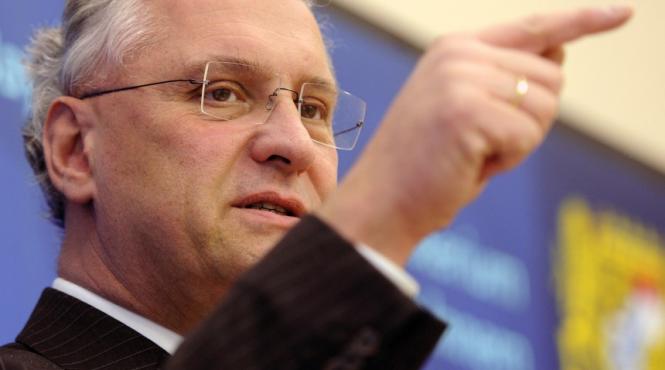 premiu de consolare pentru iohannis la refuzul angelei merkel de a vizita sibiul