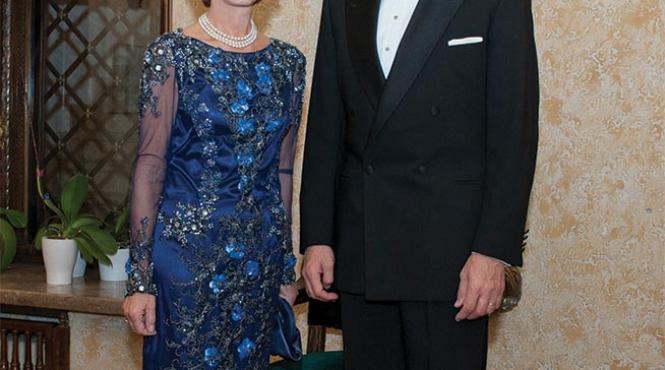 eticheta regala diplomatie eleganta respect un fel discret de a ne pune oglinda in fata