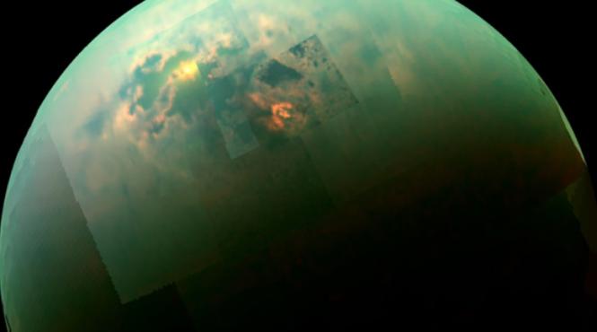 imagine fabuloasa nasa a surprins reflexia soarelui pe titan cel mai mare satelit natural al planetei saturn