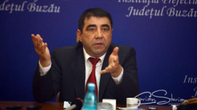 fostul prefect de buzau paul beganu i judecatorul neculae toader urmari i penal de dna pentru retrocedari ilegale de paduri