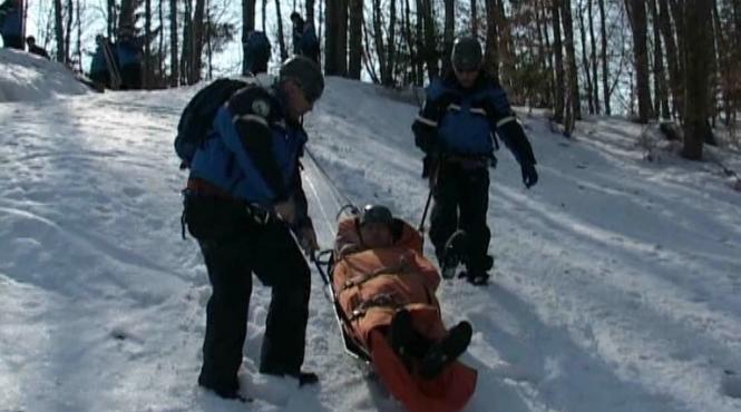 batranul din pestisani disparut pe munte gasit degerat i in oc hipotermic dar viu intr o rapa