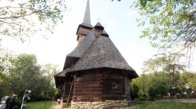 povestea bisericutelor din patrimoniul unesco cele opt lacasuri din lemn maramuresene sunt vizitate anual de mii de turisti