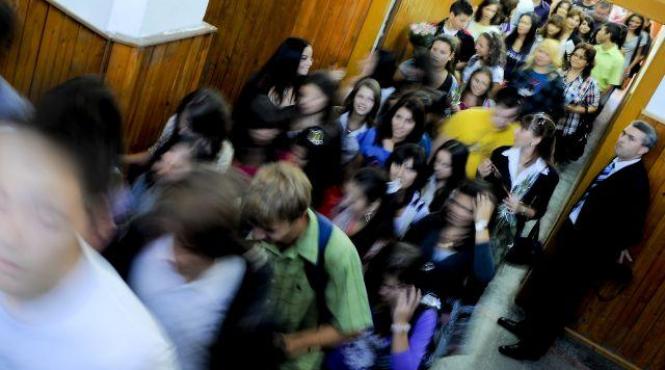 structura anului scolar 2014 2015 vezi calendarul examenelor si cand sunt programate vacantele