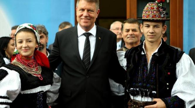 iohannis mesaj de craciun gandurile mele se indreapta catre toti copiii ai caror parinti sunt departe