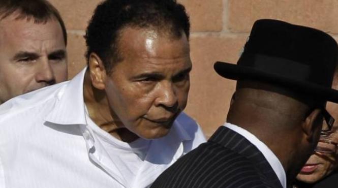 legendarul boxer muhammad ali din nou la spital