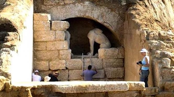 misterul din amphipolis ce au gasit arheologii in cel mai mare mormant descoperit vreodata in grecia video