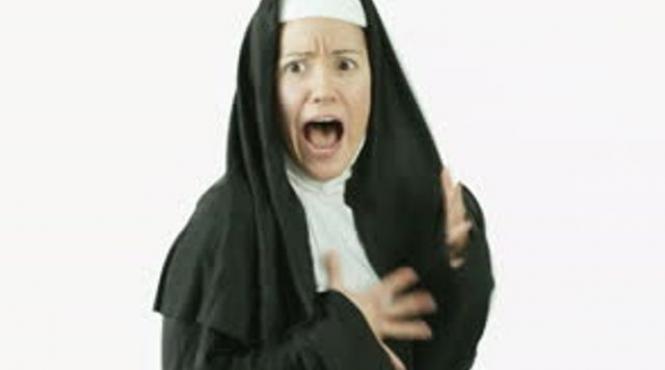 o calugari a a reu it sa ocheze toata manastirea sunt posedata ajuta i ma doctorii perplec i