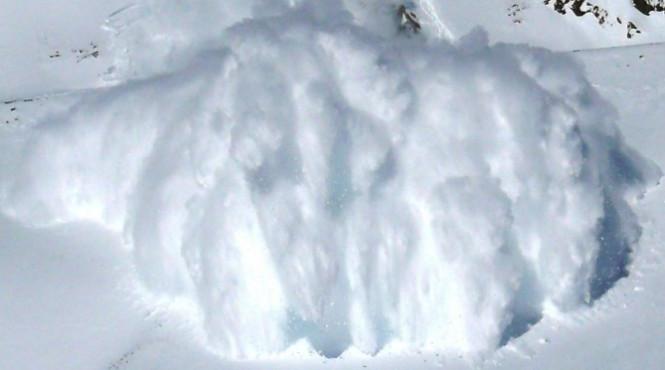 sase schiori sportivi experimentati ucisi de o avalansa o placa de gheata s a desprins in timp ce schiau