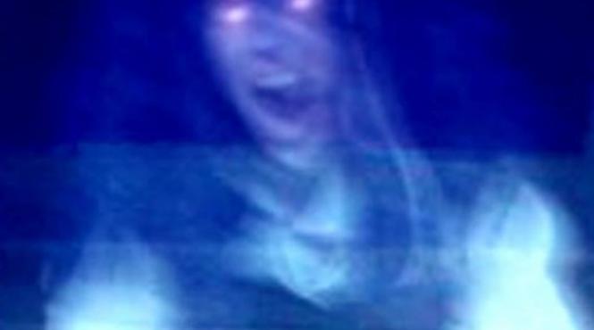 supranatural femeie trantita cu brutalitate de o fantoma dovada e pe camerele de supraveghere video