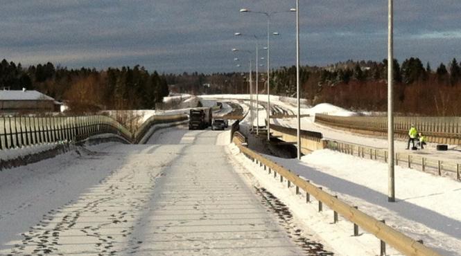 norvegienii inchid autostrada e 18 ca urmare a prabusirii unui pod