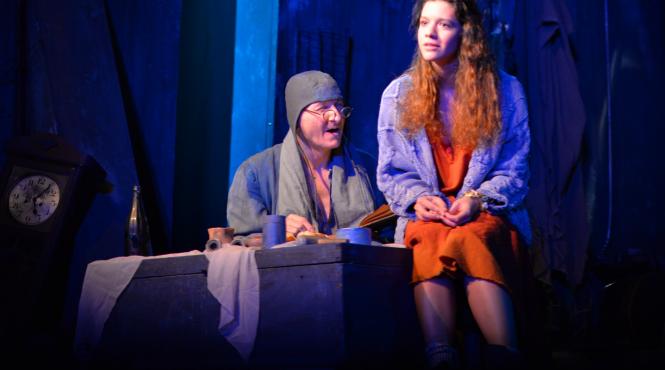 intre lumina si obscuritate pe lipscani se joaca cel mai nou spectacol al lui malaele