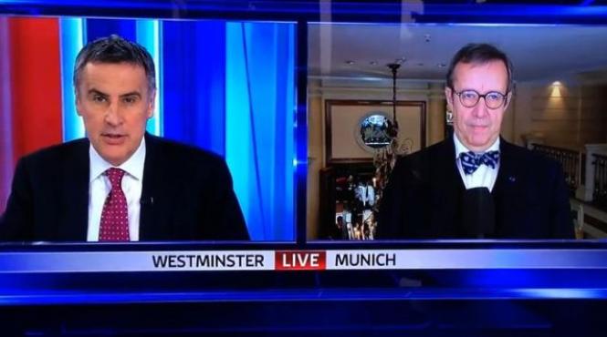 scena bizara la sky news ce face presedintele estoniei live in timp ce i se adreseaza o intrebare despre rusia video