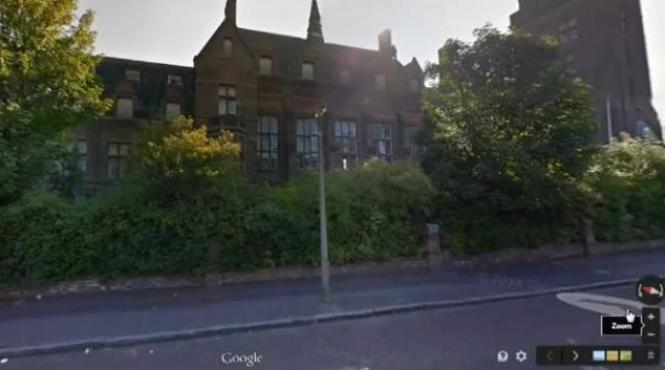 aparitie halucinanta ce a surprins google street view la geamul unui orfelinat britanic abadonat video