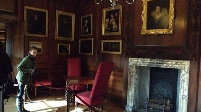 te trec fiori reci pe sira spinarii ce a surprins o eleva intr un vechi castel din londra expert fotografia este reala