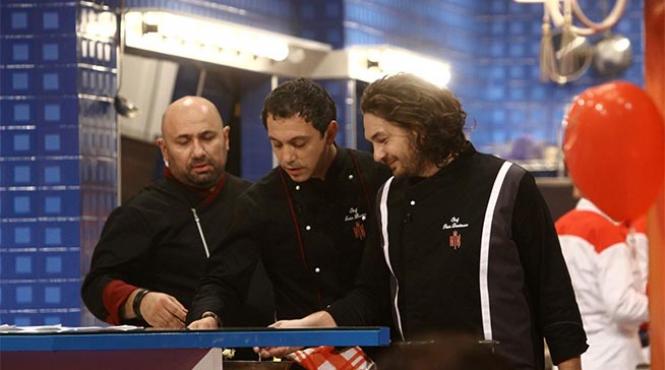 concurentii hell s kitchen iadul bucatarilor fac platinguri legati la ochi