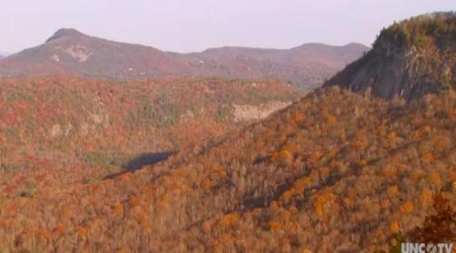 fenomen bizar ce apare pe versantul unui munte timp de 30 de minute in fiecare seara a lunii octombrie video