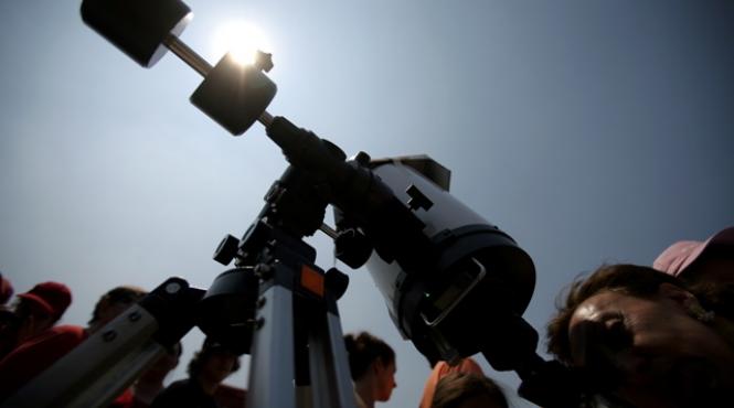 eclipsa partiala de soare cum sa ti protejezi ochii daca vrei s o observi sau sa o fotografiezi