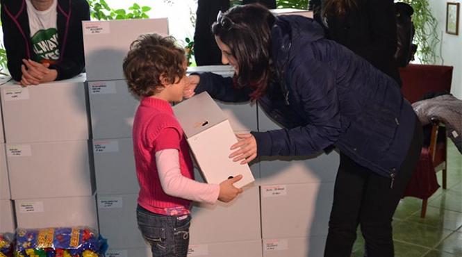 caravana new kopel a fost mesagerul iepurasului de paste pentru 150 de copii si adulti institutionalizati din judetul arges