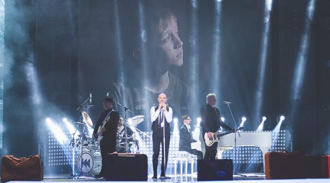 voltaj lanseaza piesa manifest de la capat in 12 limbi