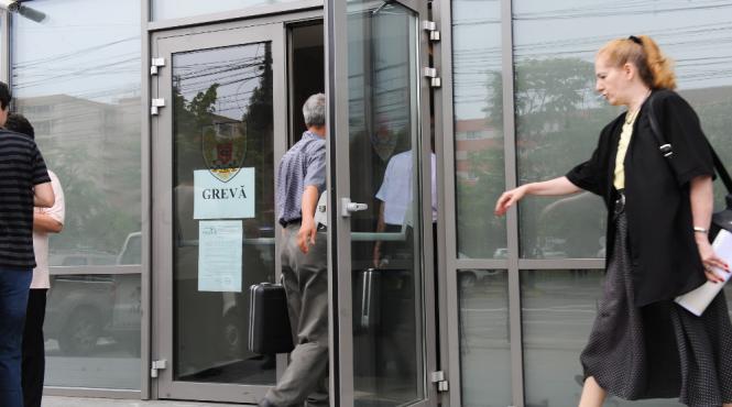 sindicalistii din administratie intra in greva generala