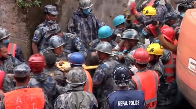 adolescent salvat dupa ce a stat mai mult de 120 de ore sub daramaturi