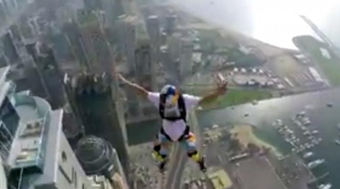 au sarit de pe cea mai inalta cladire din dubai adrenalina la maximum video