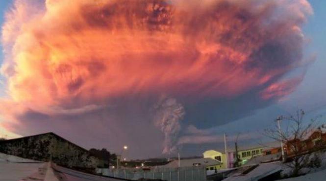autoritatile din chile sunt in alerta vulcanul calbuco a erupt pentru a treia oara