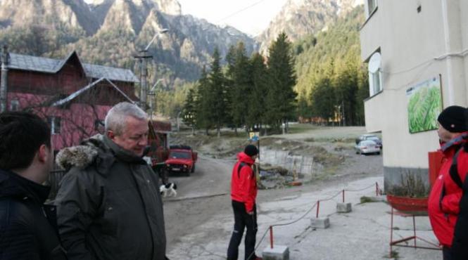 patru turisti s au ratacit in bucegi intre vf omu si cabana babele