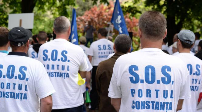 300 de sindicalisti din portul constanta au protestat in fata minsterului transporturilor