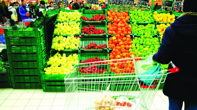 toata lumea e cu ochii pe magazine