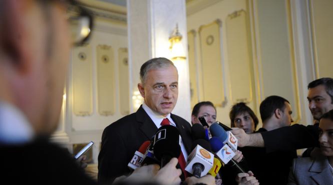 mircea geoana s a prezentat la dna insotit de avocat