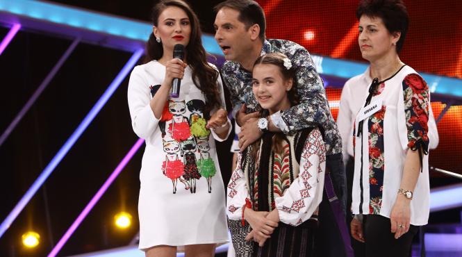 doua copile se intalnesc dupa 12 ani la next star