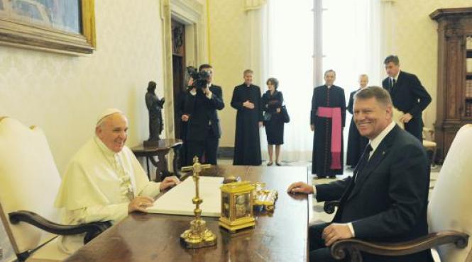 papa francisc vine in romania la invitatia presedintelui klaus iohannis