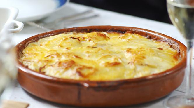 cartofi copti cu smantana dulce cheddar si leurda