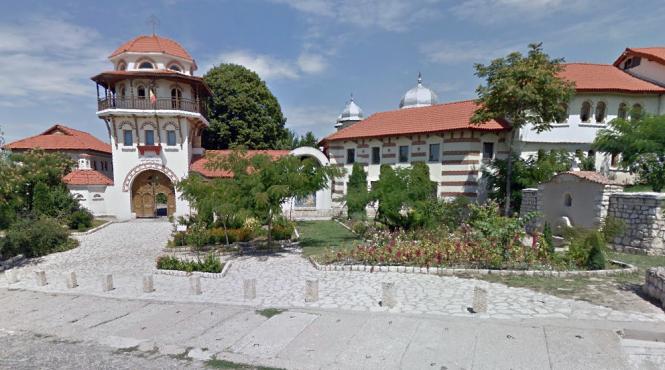 crucile de leac ale manastirii dervent locul unde trupurile si sufletele bolnave se pot vindeca