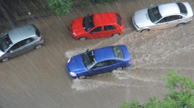 avertizare meteo ploi torentiale grindina si vant in toata tara inclusiv in bucuresti