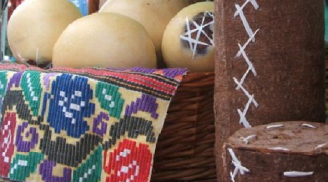 reteta zilei de duminica branza cu busuioc in burdujel din coaja de brad