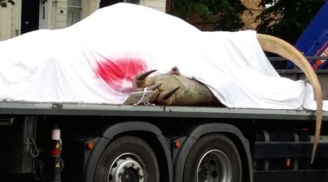 londonezii uimiti de ce transporta un camion multi s au oprit sa faca poze