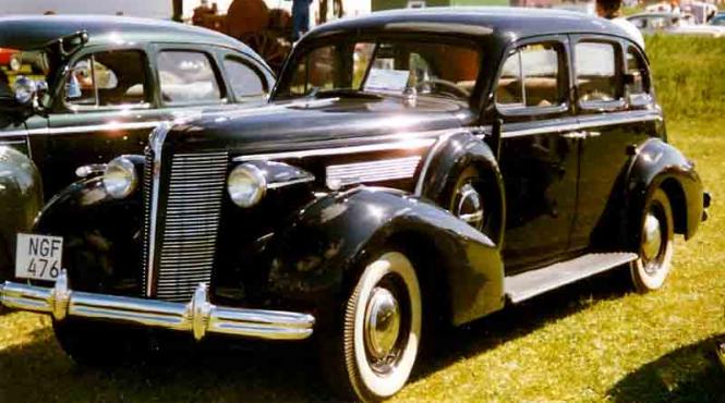 un buick 40 special ca cel folosit in filmele ultimul cartus si revansa la mures classic days