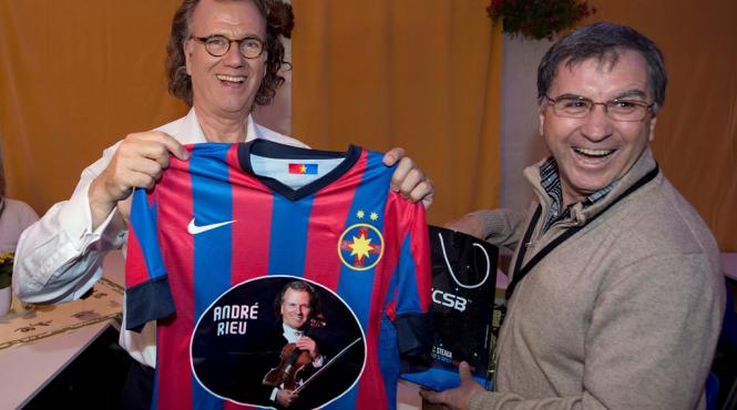 cadou special pentru andre rieu din partea echipei steaua