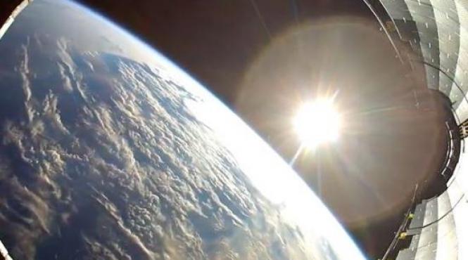 imagini hd din spatiu au fost surprinse de o camera gopro in cadere libera catre terra