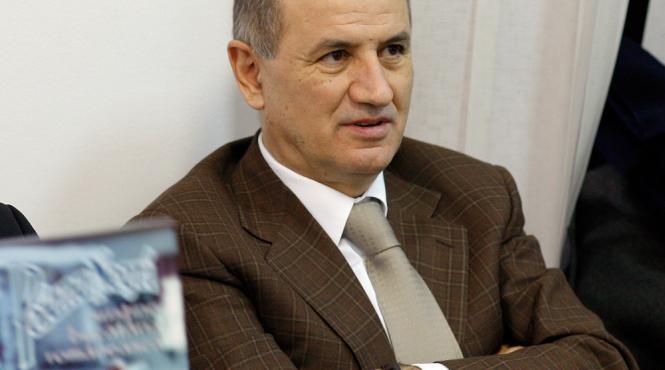 universitatea bucuresti vrea infiintarea unei comisii care sa examineze cartea lui george copos