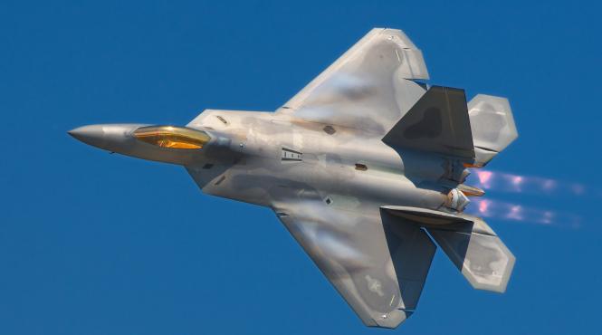 us air force vor sa aduca avionul f 22 raptor in europa