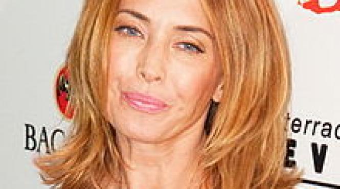 o cunoscuta cantareata a fost rapusa de cancer la doar 40 de ani