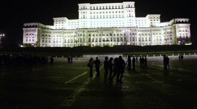 germanofili in parcarea de la palatul parlamentului