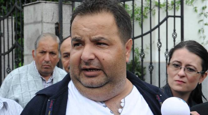 romii din localitatea potcoava cer abdicarea regelui cioaba