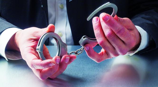 arestul la domiciliu expira la 1 august parlamentarii trebuie sa se grabeasca sa modifice legea