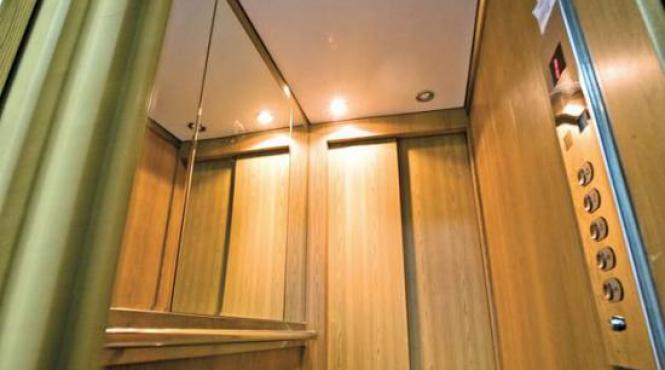 pedofil periculos in bucuresti ii bloca pe copii in lift si dezbraca in fata lor